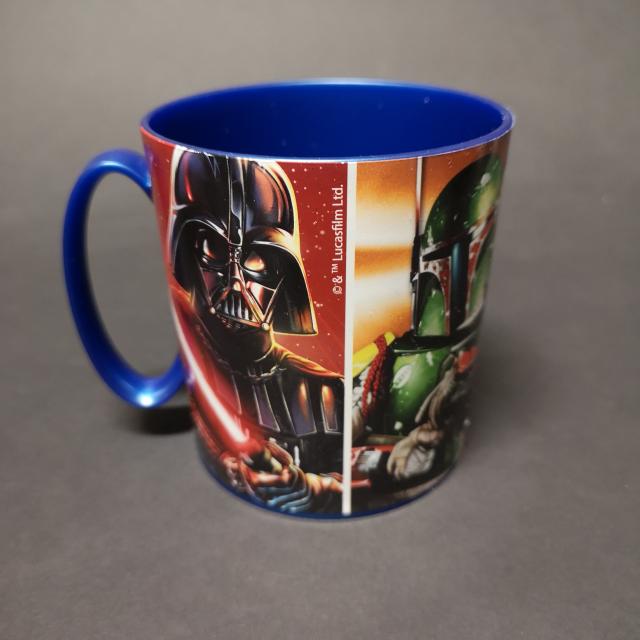 https://www.bobafettfanclub.com/multimedia/galleries/albums/userpics/10001/normal_boba-fett-plastic-mug-16217919340.jpg